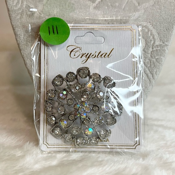 🌸 $3 Silver Brooch Pin - Picture 1 of 1